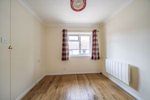 BEDROOM - click for photo gallery